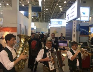 3 bayerische Musikannten auf dem ESI-Stand der Hannovermesse